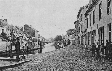 “De teleurgang van het sociale leven in Dendermonde”.